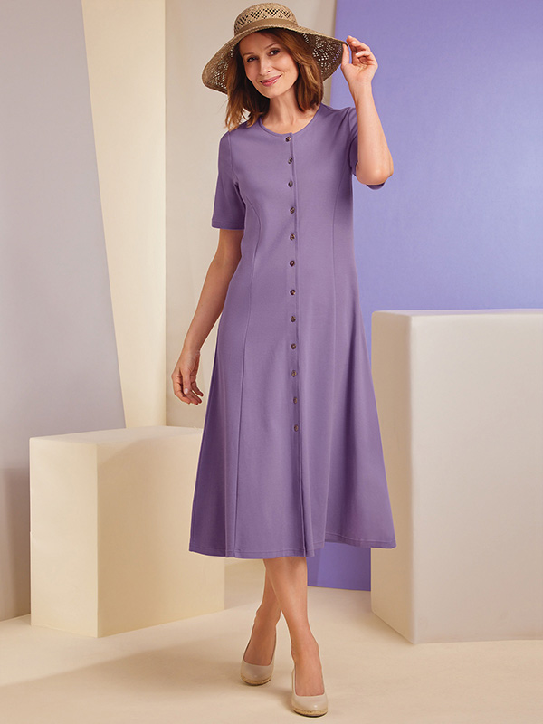 a lavender coloured jersey dress worn with a summer straw hat